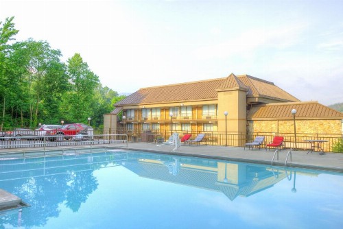 Clarion Pointe Downtown Gatlinburg - image 2
