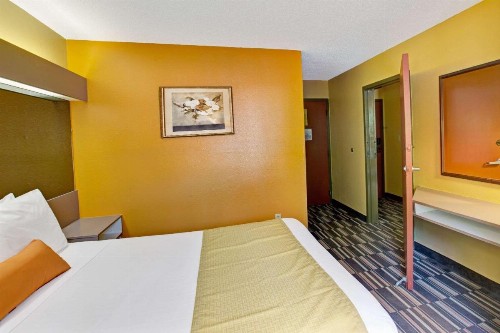 Microtel Inn & Suites by Wyndham Gatlinburg - image 12