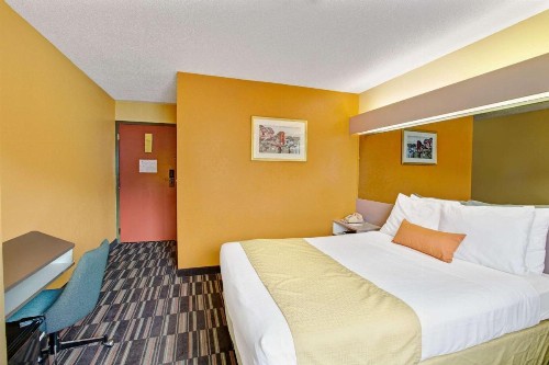 Microtel Inn & Suites by Wyndham Gatlinburg - image 13