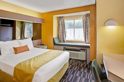 Microtel Inn & Suites by Wyndham Gatlinburg - image 14