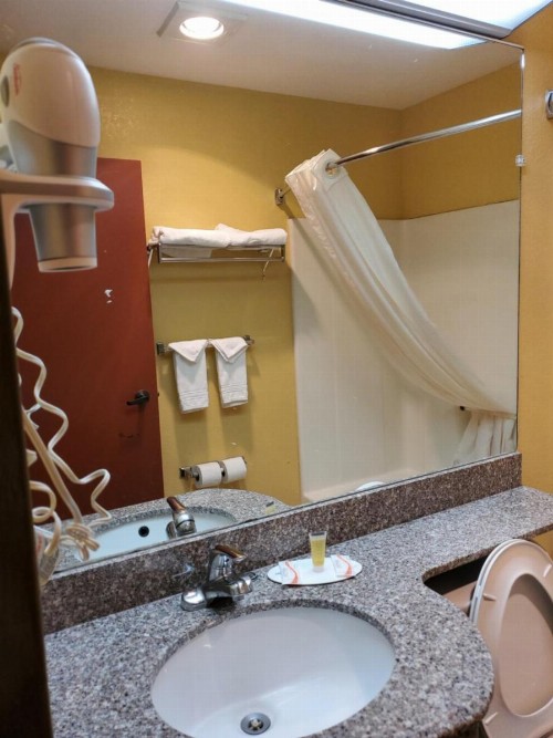 Microtel Inn & Suites by Wyndham Gatlinburg - image 4