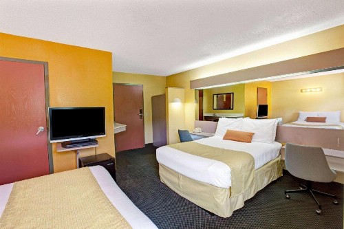 Microtel Inn & Suites by Wyndham Gatlinburg - image 9