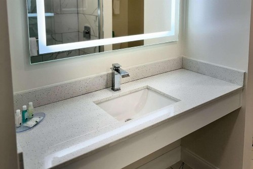 Quality Inn Creekside - Downtown Gatlinburg - image 13