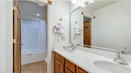 Quality Inn Creekside - Downtown Gatlinburg - image 15