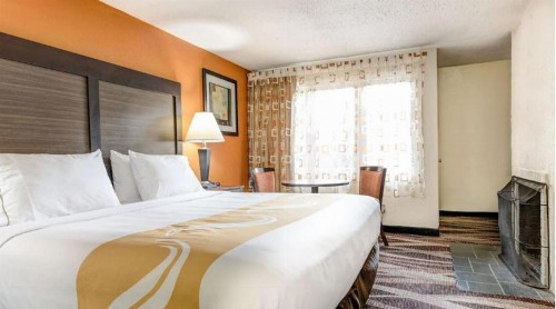 Quality Inn Creekside - Downtown Gatlinburg - image 2