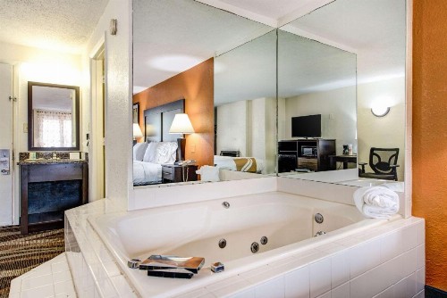 Quality Inn Creekside - Downtown Gatlinburg - image 39