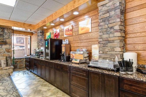 Quality Inn Creekside - Downtown Gatlinburg - image 40