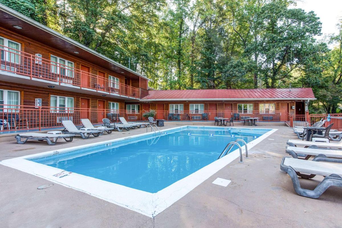 Quality Inn Creekside - Downtown Gatlinburg - image 6
