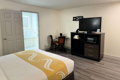 Quality Inn Creekside - Downtown Gatlinburg - image 7