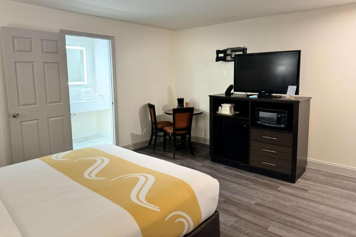 Quality Inn Creekside - Downtown Gatlinburg - image 7