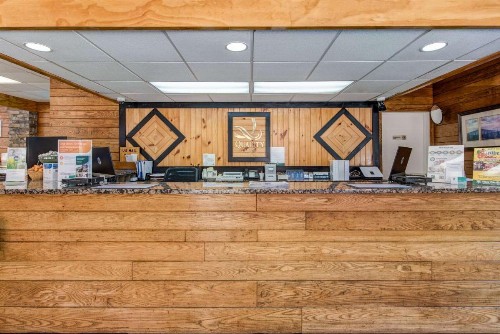 Quality Inn Creekside - Downtown Gatlinburg - image 9