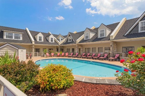 Econo Lodge Inn & Suites at the Convention Center - image 10