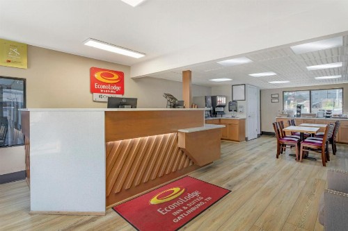 Econo Lodge Inn & Suites at the Convention Center - image 14
