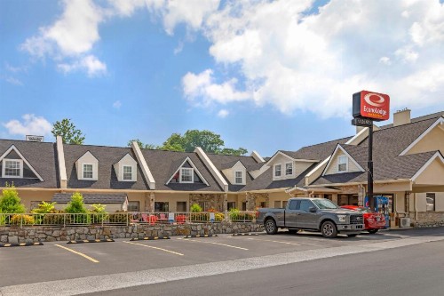 Econo Lodge Inn & Suites at the Convention Center - image 24