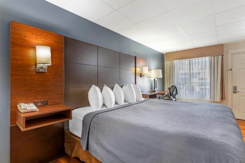 Econo Lodge Inn & Suites at the Convention Center - image 33