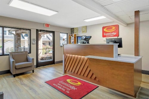 Econo Lodge Inn & Suites at the Convention Center - image 40