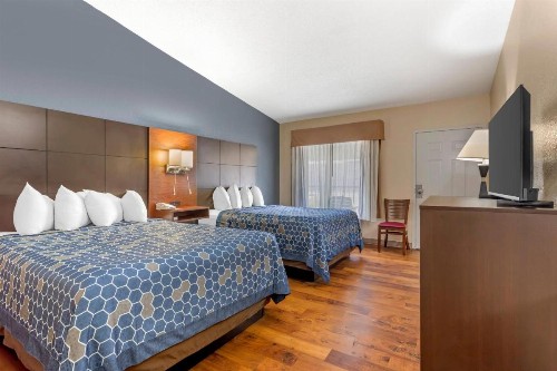 Econo Lodge Inn & Suites at the Convention Center - image 41