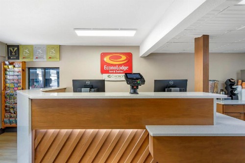 Econo Lodge Inn & Suites at the Convention Center - image 45