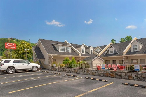 Econo Lodge Inn & Suites at the Convention Center - image 5