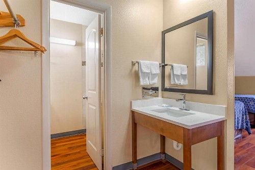 Econo Lodge Inn & Suites at the Convention Center - image 48