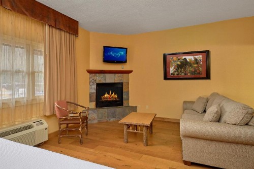 Bearskin Lodge on the River - image 11
