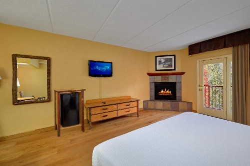 Bearskin Lodge on the River - image 18