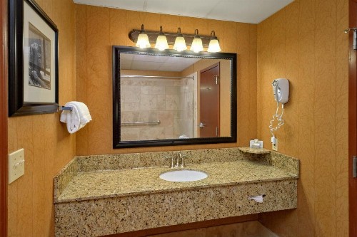 Bearskin Lodge on the River - image 4