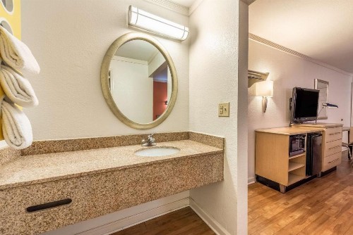 Motel 6-Gatlinburg TN - Smoky Mountains - image 24