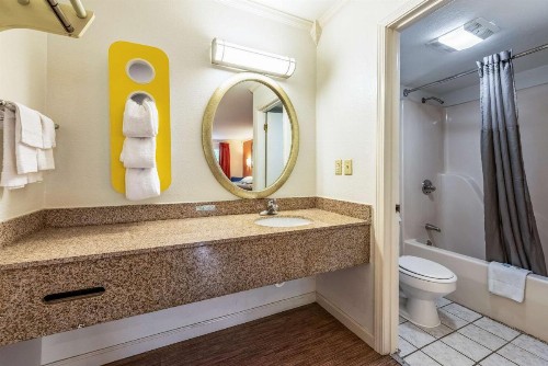 Motel 6-Gatlinburg TN - Smoky Mountains - image 7