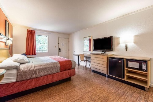 Motel 6-Gatlinburg TN - Smoky Mountains - image 8