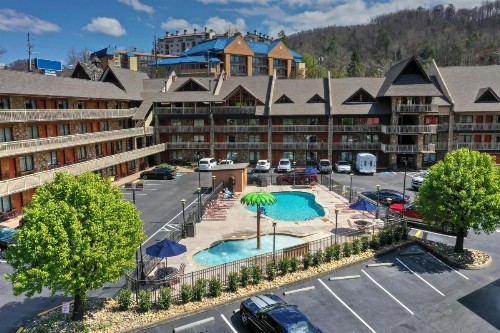 Crossroads Inn & Suites - image 10