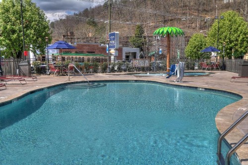 Crossroads Inn & Suites - image 13