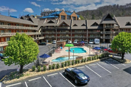Crossroads Inn & Suites - image 16