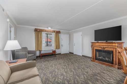 Crossroads Inn & Suites - image 19