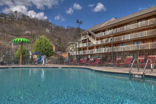 Crossroads Inn & Suites - image 25