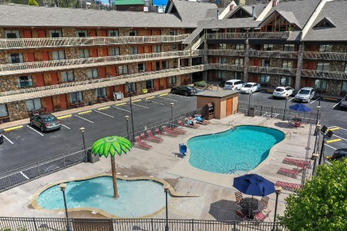 Crossroads Inn & Suites - image 26