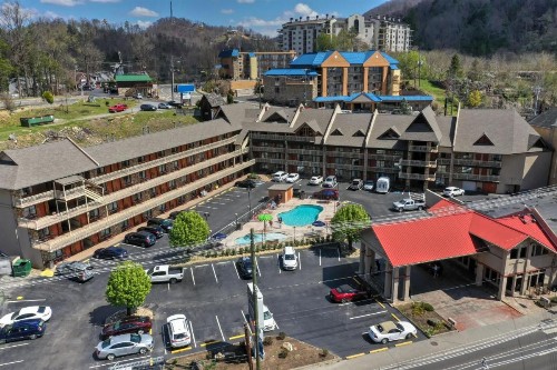 Crossroads Inn & Suites - image 27