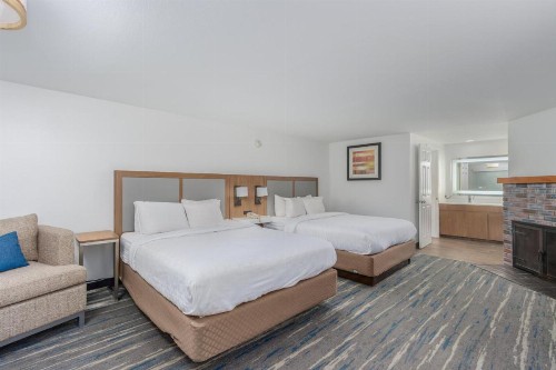 Crossroads Inn & Suites - image 32