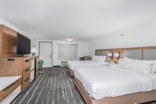 Crossroads Inn & Suites - image 35