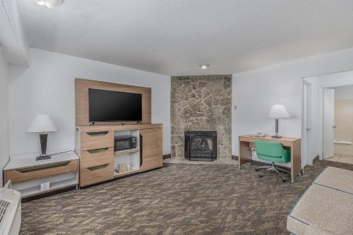 Crossroads Inn & Suites - image 38