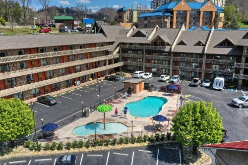 Crossroads Inn & Suites - image 41