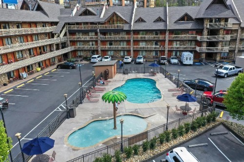 Crossroads Inn & Suites - image 42