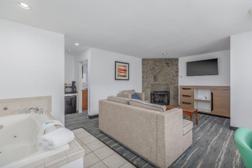 Crossroads Inn & Suites - image 43
