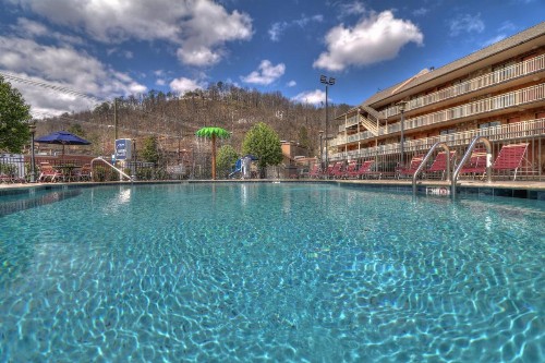 Crossroads Inn & Suites - image 44