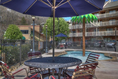 Crossroads Inn & Suites - image 45