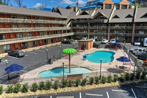 Crossroads Inn & Suites - image 48
