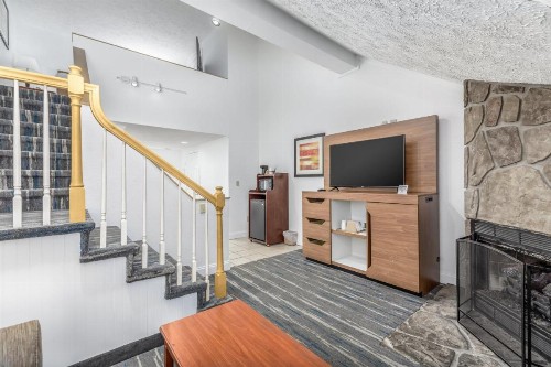 Crossroads Inn & Suites - image 50