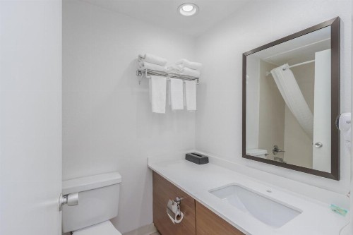 Crossroads Inn & Suites - image 6