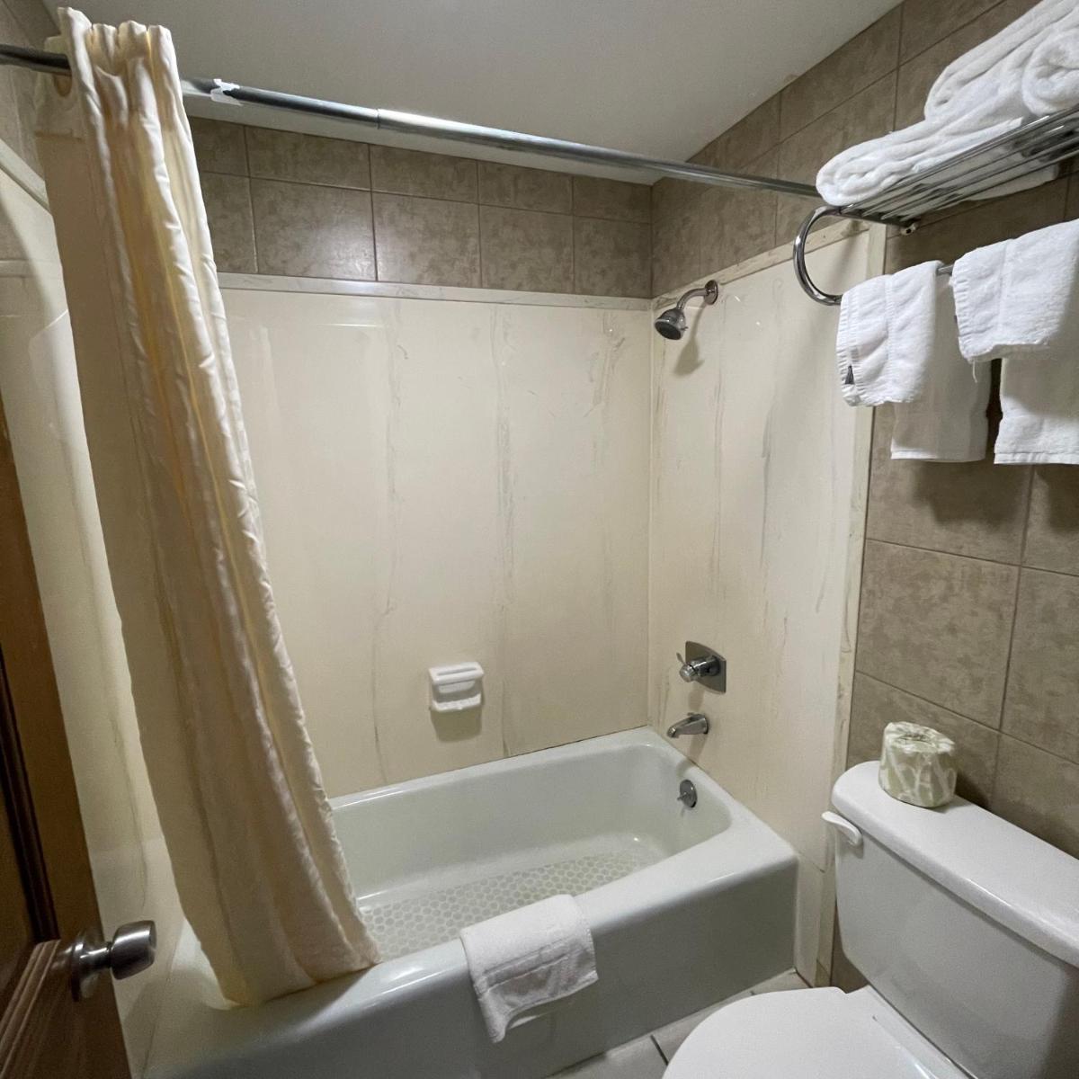 Country Town N' Suites - image 2