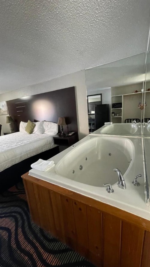 Country Town N' Suites - image 21